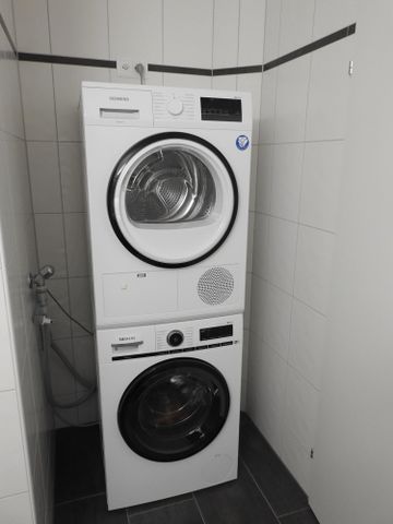 "grosse, moderne 4.5-Zimmer-Wohnung mit Lift und eigenem Waschturm" - Foto 2