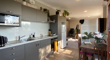 Modern Studio Unit - Photo 4