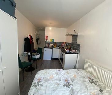 Studio to rent - Photo 5