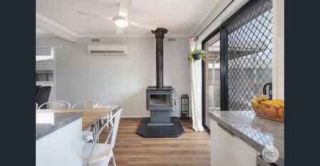 STYLISH, SPACIOUS & READY TO ENJOY - THE PERFECT FAMILY HOME AWAITS! - Photo 3