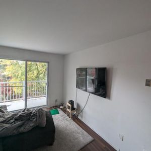 4 1/2 à louer à Longueuil, 1300$/mois (Chauffage et eau chaude inclus) - Photo 2