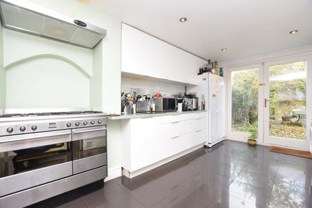 Terraced House to rent - Coleman Road, London, SE5 - Photo 4