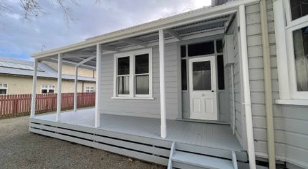 Two Bedroom Modern - Close to Hospital - Photo 4