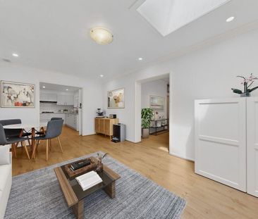 Spacious 5-Bedroom Family Home in Prime West Pymble Location - Photo 1