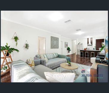 Spacious family living minutes from local shopping!-$520/PW - Photo 4