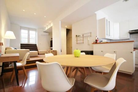 Gezellige triplex op toplocatie met 2 slaapkamers, terras en ondergrondse autostaanplaats - Foto 5