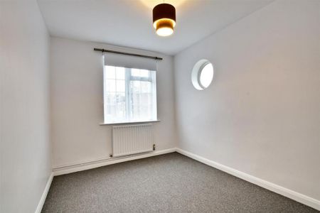 2 bedroom ground floor flat to rent - Photo 3