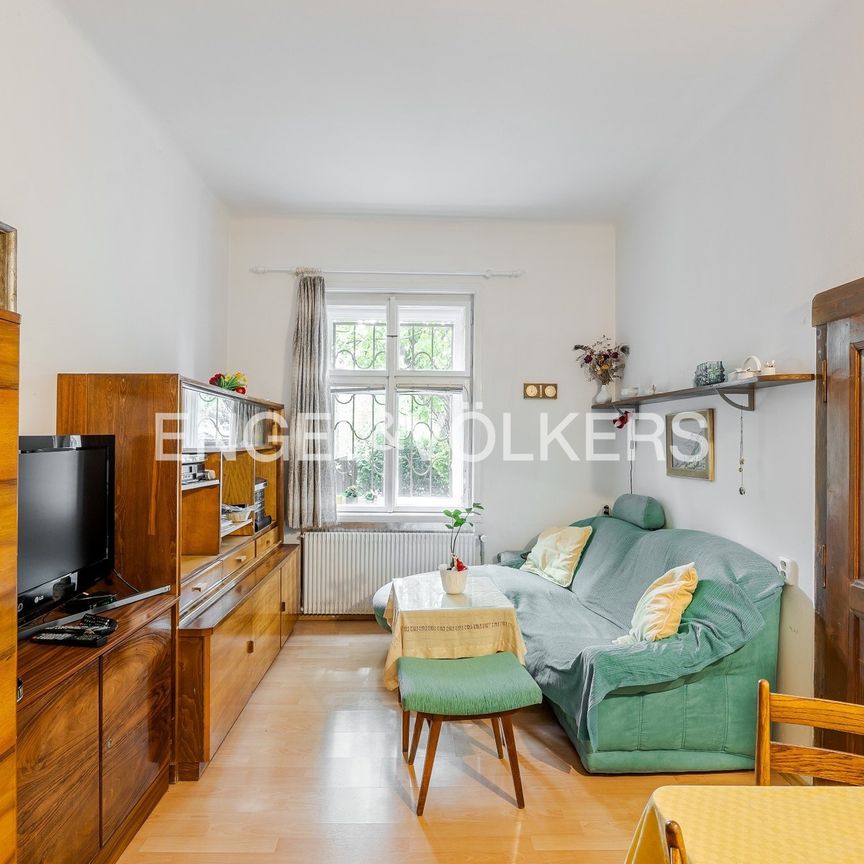Pronájem rodinného domu 196 m², V Roháčích 68, Praha - Photo 1
