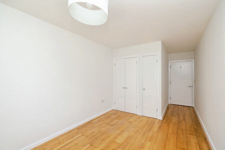 2 Bed Flat, Mill Pond Close, SW8 - Photo 3
