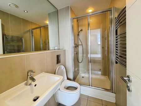 2 bedroom penthouse to rent - Photo 2