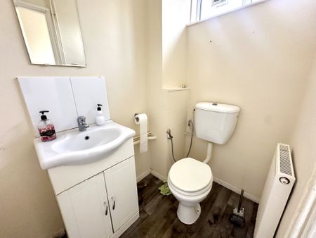 Ferraro Close, Middlesex, TW5 - Photo 5