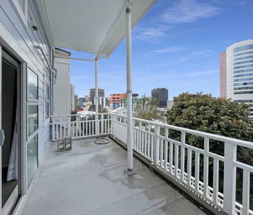 Convenient Terrace Living - Photo 3