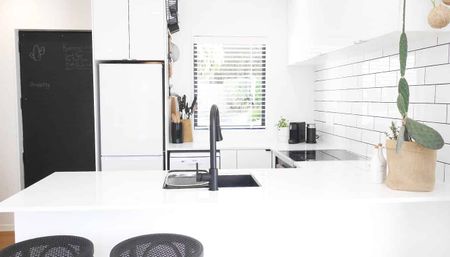 Modern Townhouse With Style - Photo 4