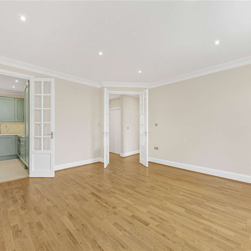 A fully refurbished 2 bedroom, 2 bathroom, second floor apartment. - Photo 1