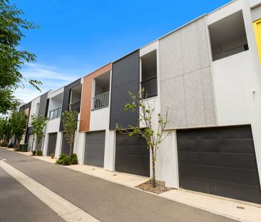 Extra Large Designer Style 3 Storey Terrace Home - Photo 4