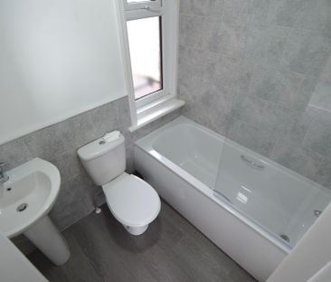 To Let 1 Bed Flat - Photo 1