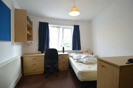 4 bedroom flat to rent - Photo 4