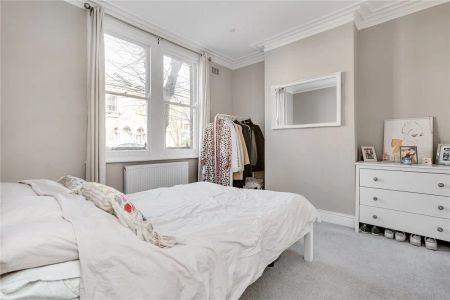 3 bedroom house in London - Photo 5