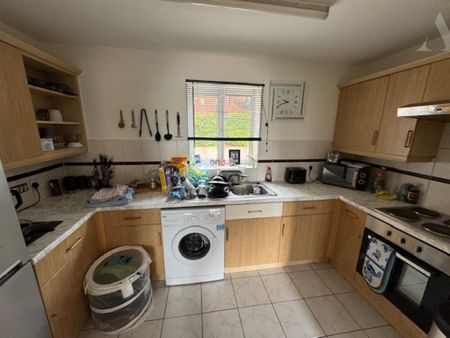 2 bedroom flat to rent - Photo 4