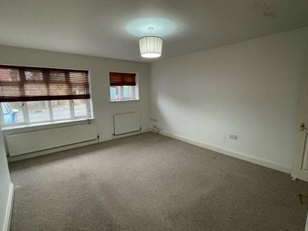 4 bedroom detached house to rent - Photo 3