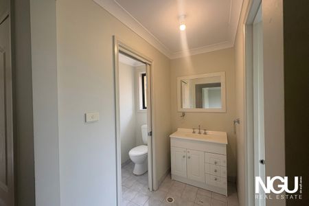 Ideal Family Home With Exceptional Access to Transport & Amenities! - Photo 4