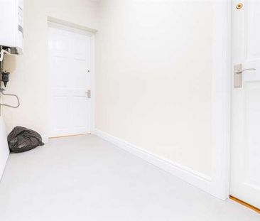 Plumstead High Street, London, SE18 - Photo 2