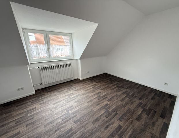 Frisch renovierte 3-Zimmer-Dachgeschosswohnung in ruhiger Lage von Gelsenkirchen-Erle | ca. 67 m² - Foto 1