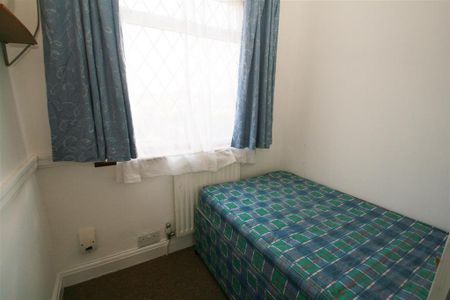 3 bedroom end of terrace house to rent - Photo 5