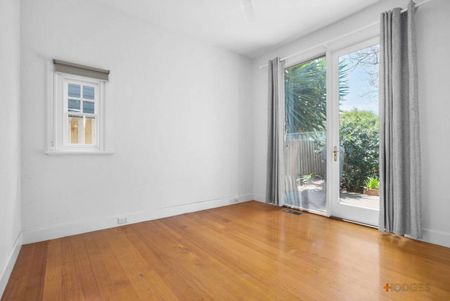 HOME BY THE BAY | QUAINT AND COSY - Photo 4