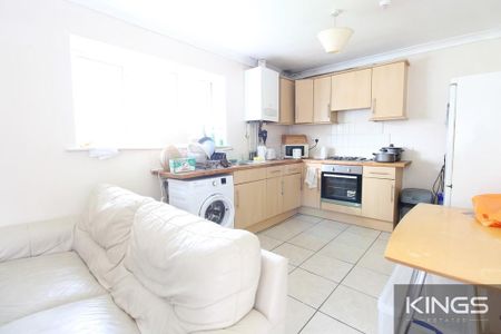 2 bedroom flat to rent - Photo 5