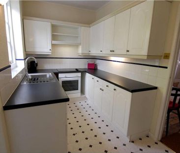 4 bedroom terraced house to rent - Photo 3