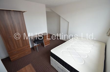 4 Bedroom Mid Terraced House for rent in Welton Grove - Photo 5