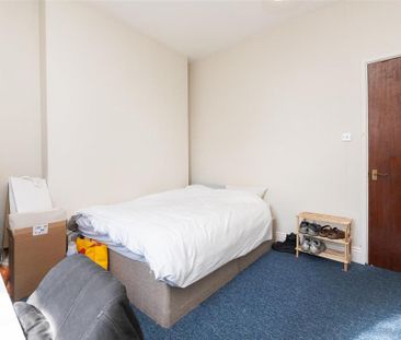 3 bedroom flat to rent - Photo 3