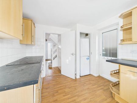 3 bedroom detached house to rent - Photo 2