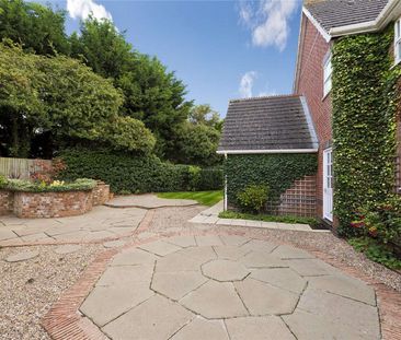 A large five bedroom family home set in a sought after residential ... - Photo 2