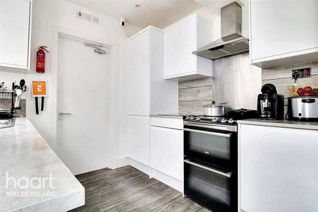 1 bedroom in a house share to rent - Photo 4