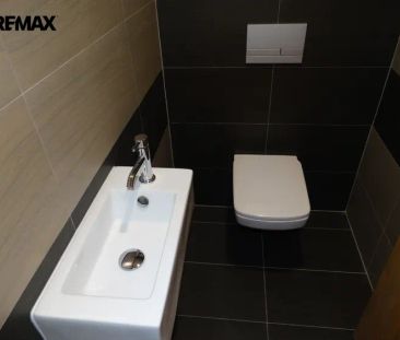 Exkluzivní pronájem novostavby bytu 2+kk+B + parkovací stání- Pardu... - Photo 2