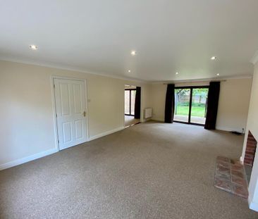 4 bedroom detached house to rent - Photo 2