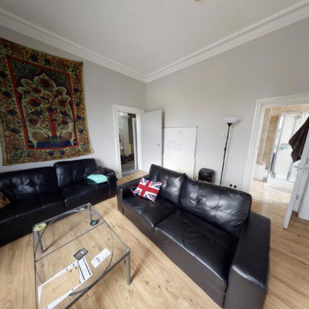 4 bedroom flat to rent - Photo 1