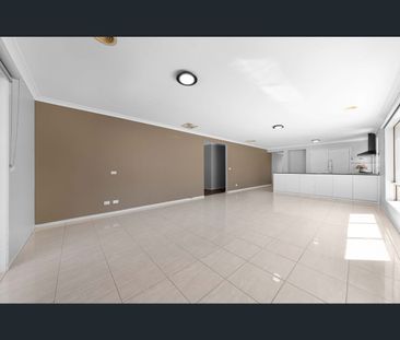 55 Weavers Street, Manor Lakes, Vic 3024 - Photo 6