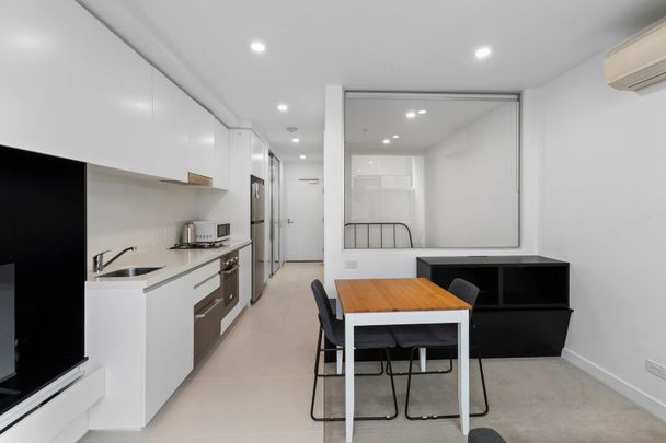 Modest Furnished West Melbourne Apartment - Photo 1