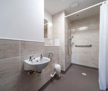 2 bedroom penthouse to rent - Photo 2