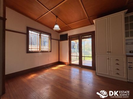 Comfortable & Convenient Living in the Heart of Sunshine - Photo 2