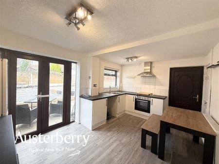 3 bedroom semi-detached house to rent - Photo 5