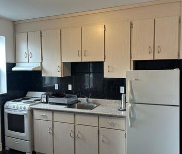 For Lease - 965 Bloor Street Unit# 4, Toronto, Ontario - Photo 4