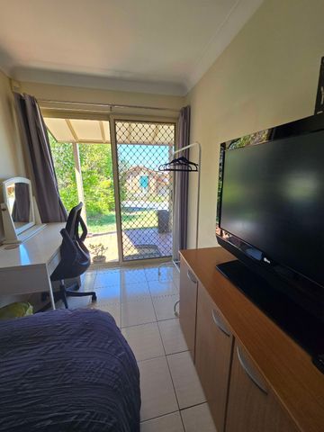 Helensvale - Photo 5