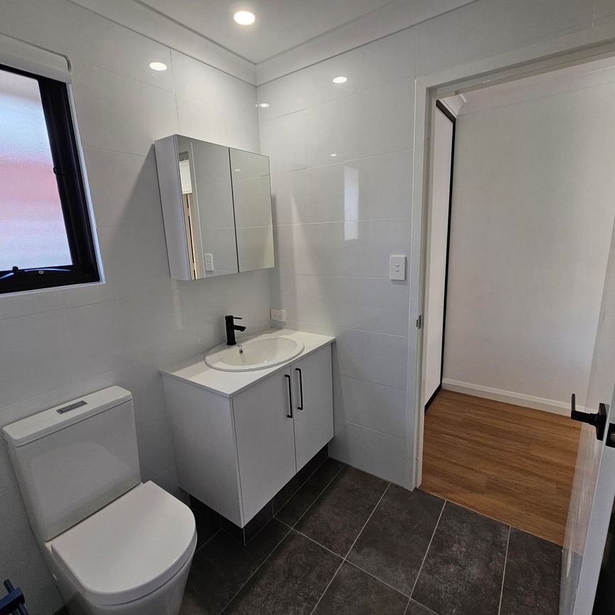 Brand Spanking New 3x1 **Open Fri - 10th Dec 4.30pm to 4.45pm** - Photo 1