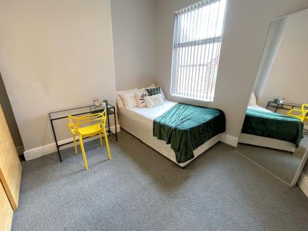 4 bedroom terraced house to rent - Photo 5