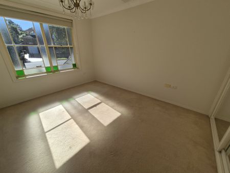 Magnificent Double Story 5 Bedroom Home with Large Outdoor Entertaining Area - Photo 5