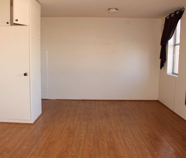 BRIGHT AND SPACIOUS - Photo 2